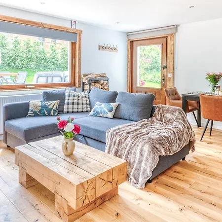 De Luxe Avec Jacuzzi, Vue Montagne Et Jardin Apartamento